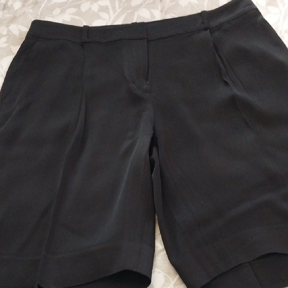 Kate Spade Walking Shorts. NWOT Size 6 Black